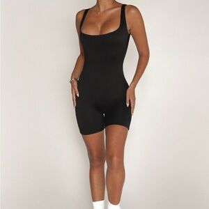 MyOutfitOnline Double Layer Black Sleeveless Bodysuit